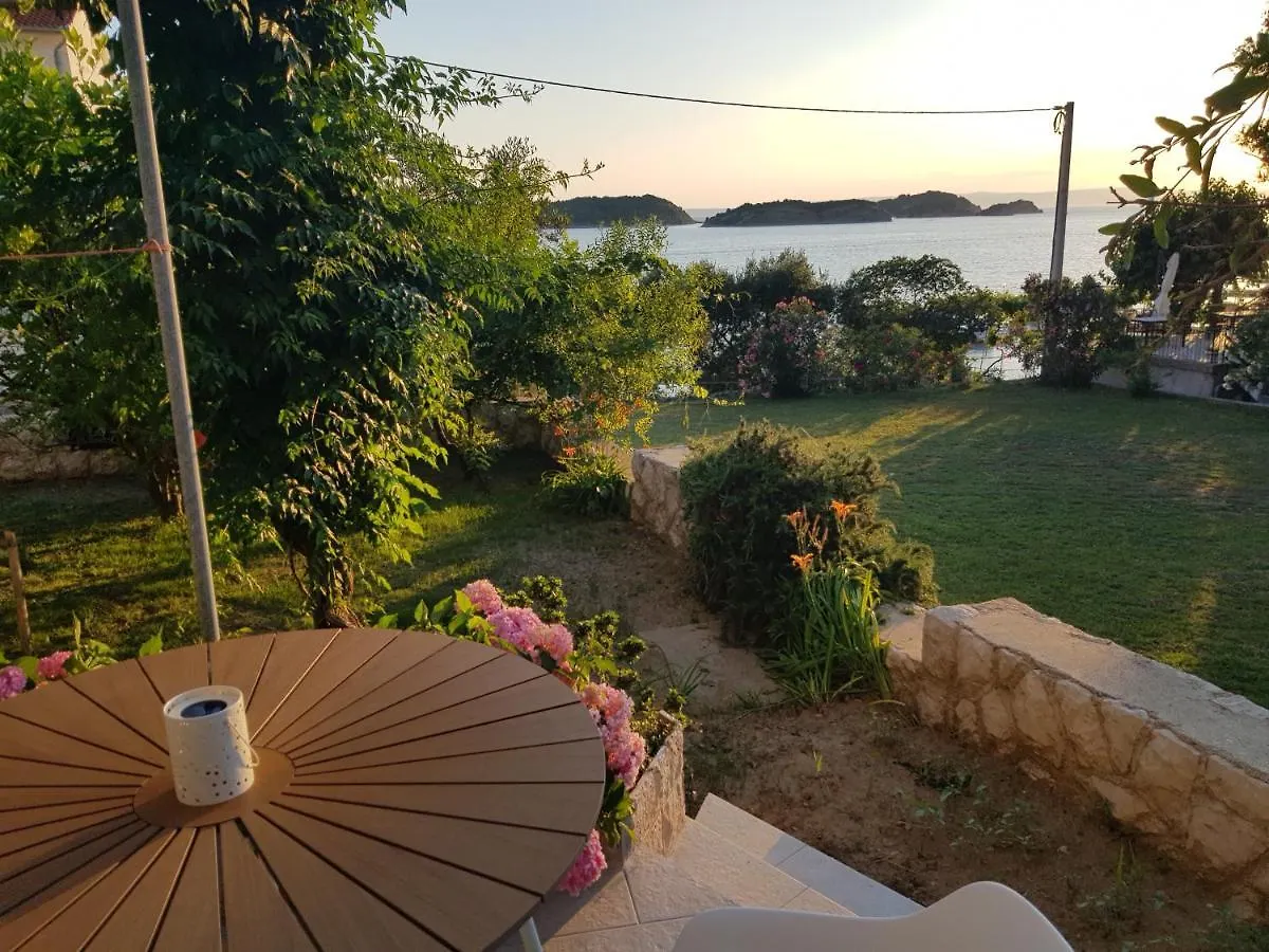 House Niva Apartment Supetarska Draga Croatia